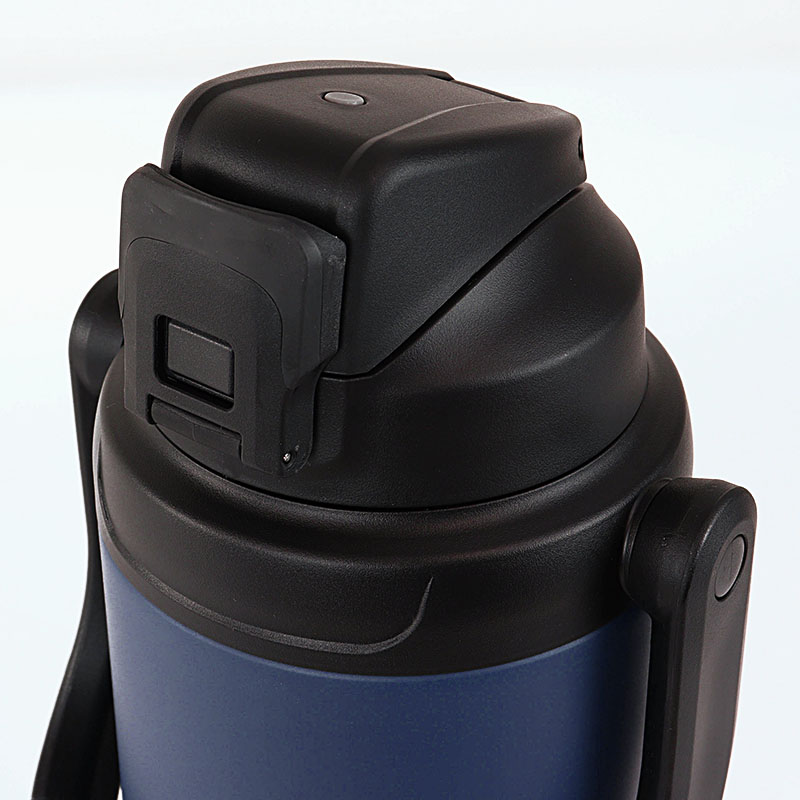 たっぷり飲める！スポーツジャグ 2.0L 保冷専用 ネイビー