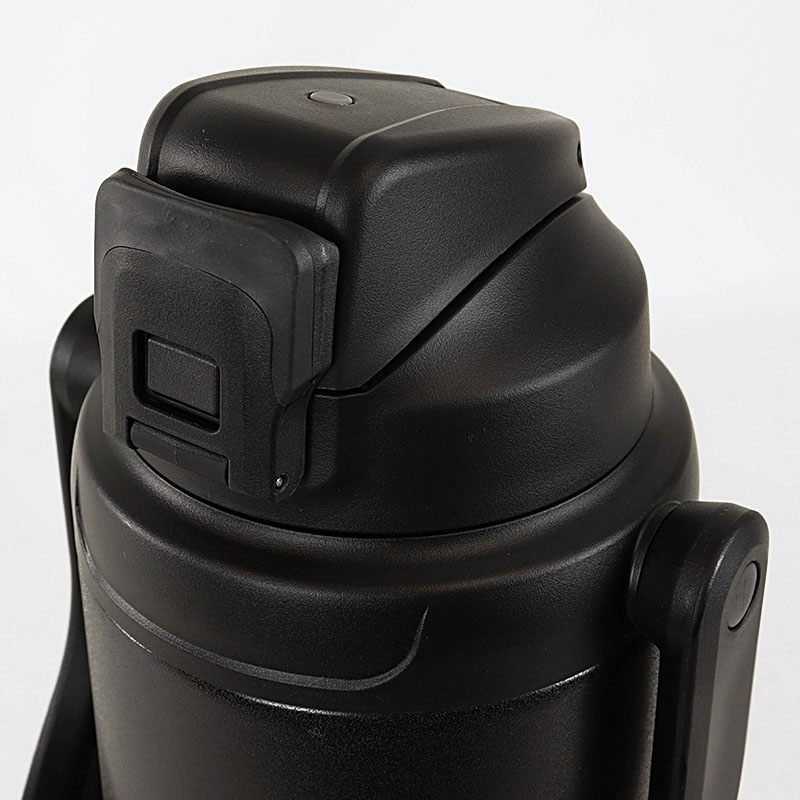 たっぷり飲める！スポーツジャグ 2.5L 保冷専用 ブラック