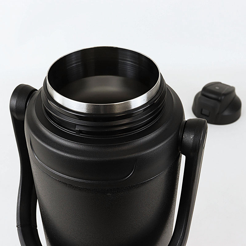 たっぷり飲める！スポーツジャグ 2.5L 保冷専用 ブラック