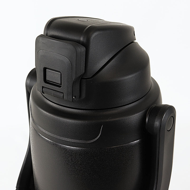 たっぷり飲める！スポーツジャグ 3.0L 保冷専用 ブラック