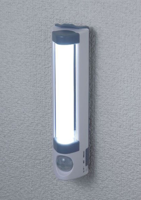 LEDセンサー付ライト PM-L255
