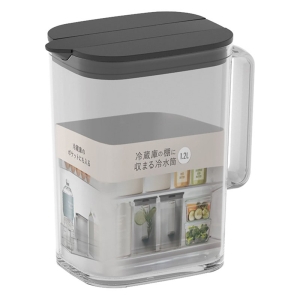 冷蔵庫の棚に収まる 冷水筒 1.2L ブラック